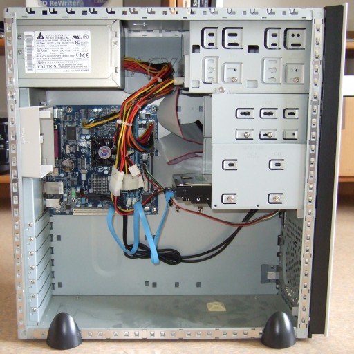 GA-D525TUD and WD5000AADS in a MaxData PC case with space for rent
